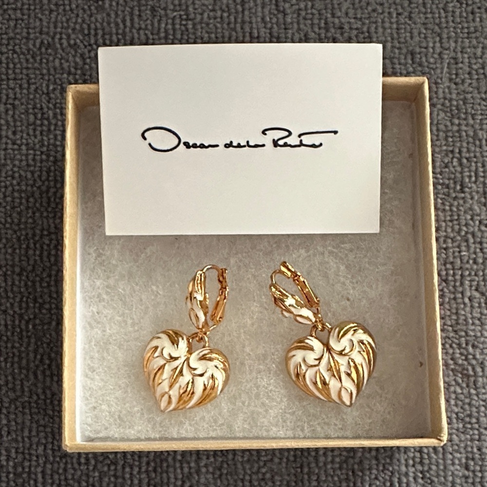 Oscar de la Renta Gold and Cream Heart Earrings - Picture 1 of 2